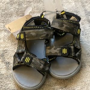 Clearance Joe Fresh cameo sandals